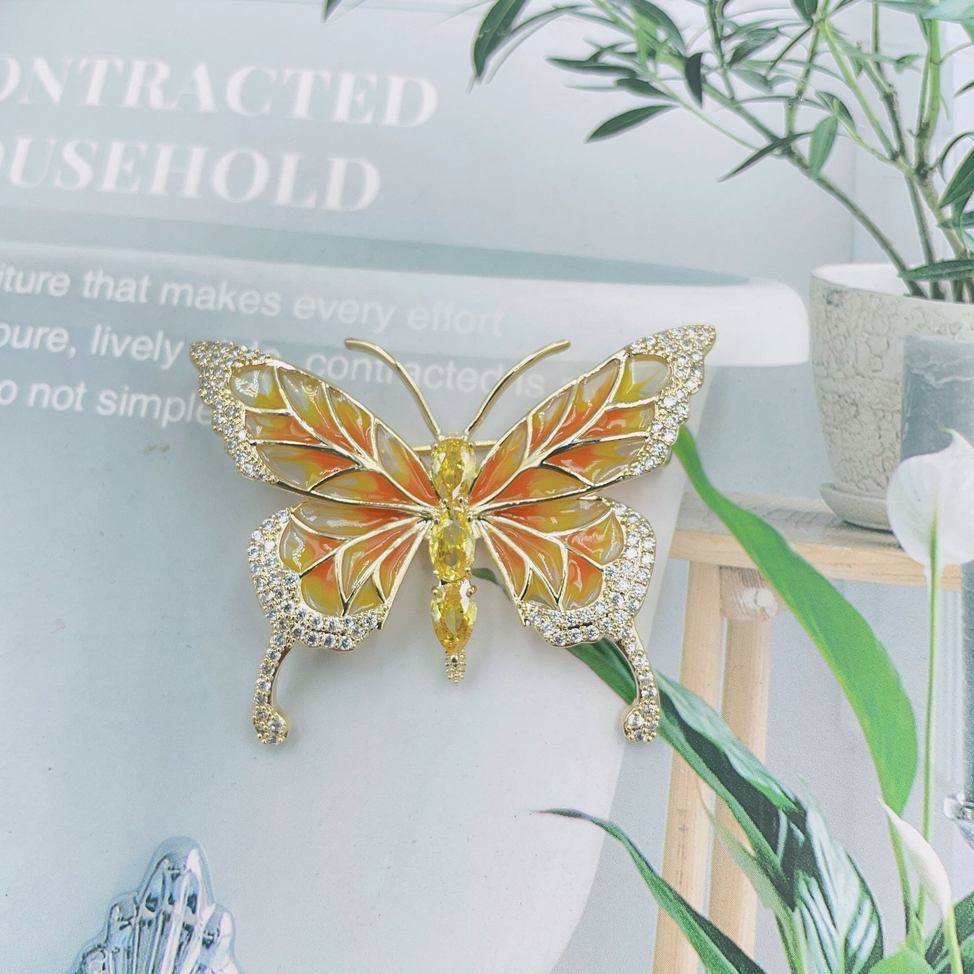 Enamel butterfly brooch, elegant and elegant accessories for women, niche design, inset style diamond studded brooch accessories