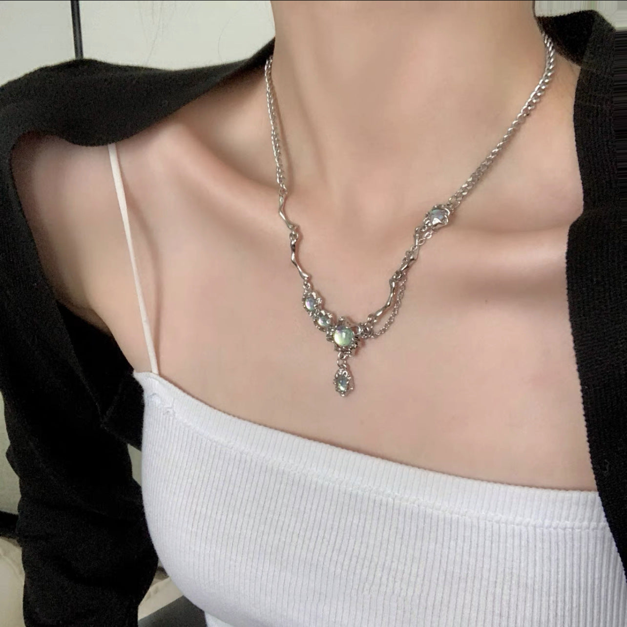 Luxury Liquid Opal Stone Necklace Ladies Ins Hip-Hop Necklace Advanced Design Sense Niche Collarbone Chain