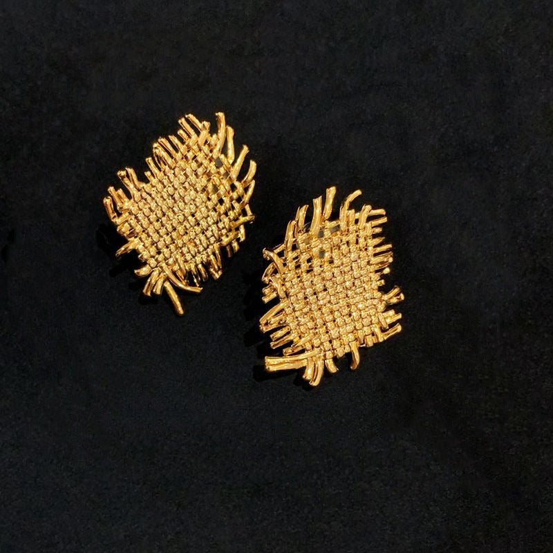 Earrings with a cool and elegant style, irregular earrings for women