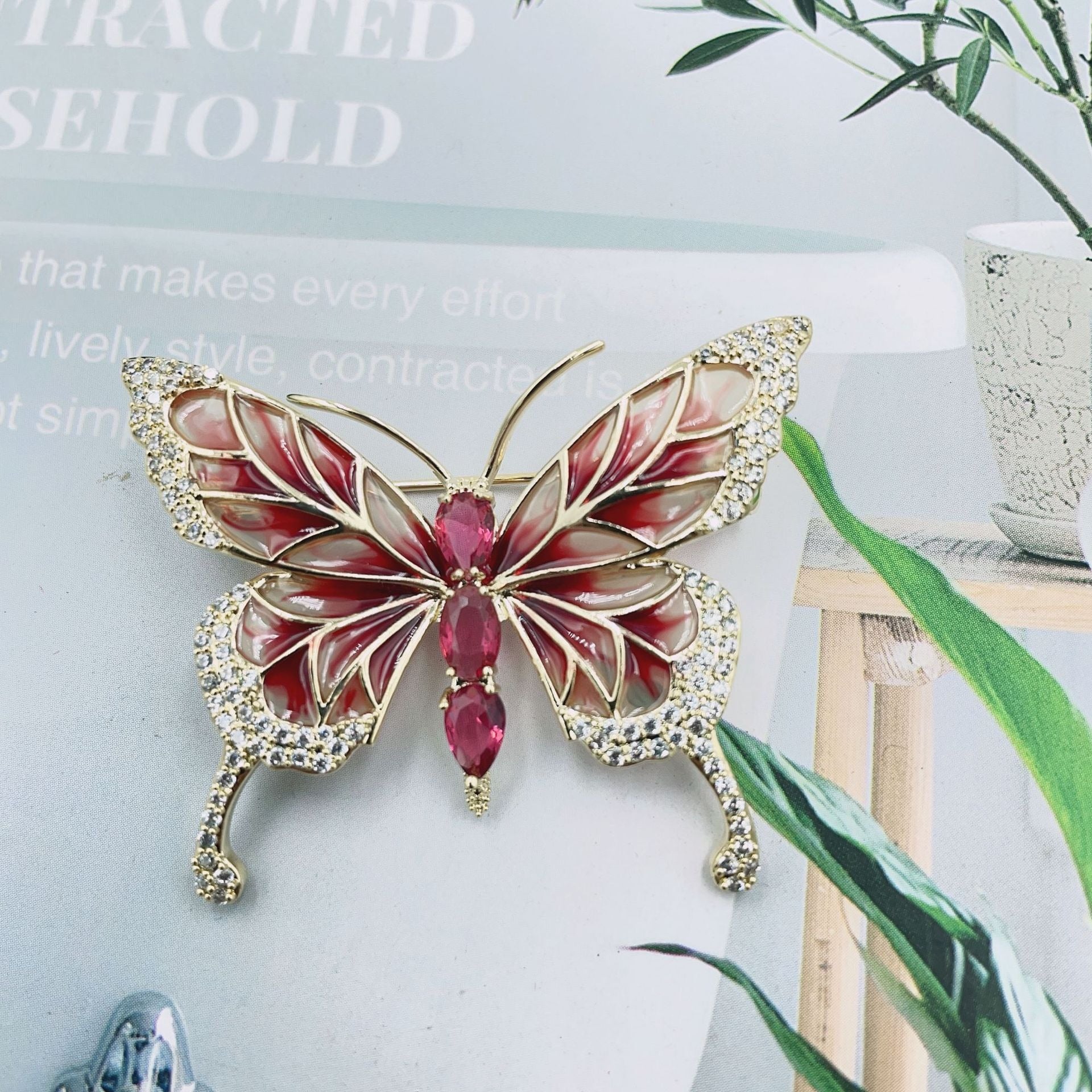 Enamel butterfly brooch, elegant and elegant accessories for women, niche design, inset style diamond studded brooch accessories